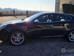 Nero Usata 2014 Alfa Romeo Giulietta Exclusive Due volumi | 9000 € (Cara)