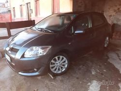 Grigio Usata 2008 Toyota Auris Tre volumi | 4500 € (Buon prezzo)