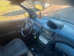 Usata 2003 Toyota Yaris Tre volumi | 1300 €