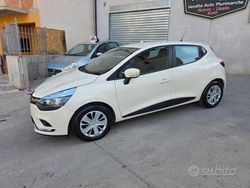 Beige Usata 2017 Renault Clio IV Life Tre volumi | 6800 € (Buon prezzo)