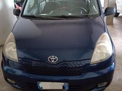 Blu Usata 2000 Toyota Yaris Station wagon | 1799 €