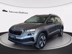 Grigio graphite metalizzato Usata 2022 Skoda Karoq Style SUV | 21.900 € (Buon prezzo)