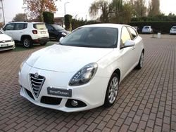 Bianco Usata 2015 Alfa Romeo Giulietta Distinctive Tre volumi | 8900 € (Cara)