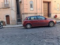 Rosso Usata 2005 Fiat Stilo Tre volumi | 1200 €