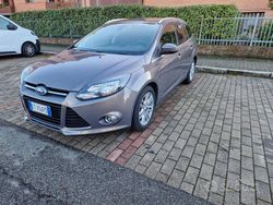 Grigio Usata 2014 Ford Focus Tre volumi | 3600 € (Buon prezzo)