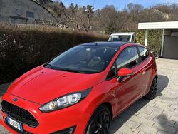 Rosso Usata 2016 Ford Fiesta Ambiente Tre volumi | 4000 € (Ottimo prezzo)
