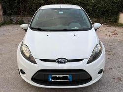 Bianco Usata 2010 Ford Fiesta Tre volumi | 3499 € (Ottimo prezzo)