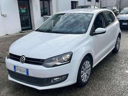 Bianco Usata 2012 VW Polo Comfortline Tre volumi | 7100 € (Buon prezzo)