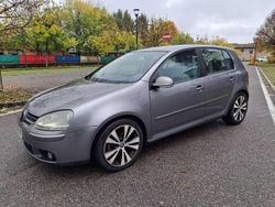 Grigio Usata 2004 VW Golf V Trendline Tre volumi | 2850 € (Buon prezzo)