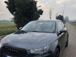 Grigio Usata 2011 Audi A1 Ambition Tre volumi | 7000 € (Buon prezzo)