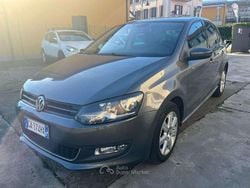 Argento Usata 2011 VW Polo Highline Tre volumi | 5200 € (Buon prezzo)