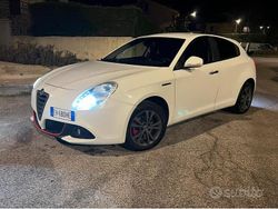 Bianco Usata 2011 Alfa Romeo Giulietta Tre volumi | 8000 € (Buon prezzo)