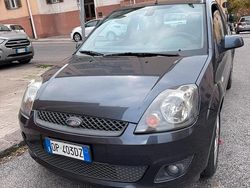 Grigio Usata 2008 Ford Fiesta Due volumi | 2500 €
