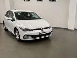 Bianco Usata 2022 VW Golf VIII Life Tre volumi | 19.900 € (Buon prezzo)