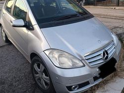 Grigio Usata 2009 Mercedes A180 Tre volumi | 2500 €