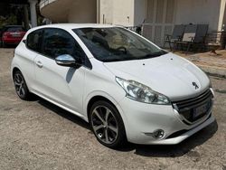 Bianco Usata 2013 Peugeot 208 Allure Due volumi | 3800 € (Buon prezzo)