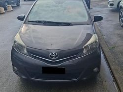 Grigio Usata 2012 Toyota Yaris Style Tre volumi | 4900 € (Ottimo prezzo)