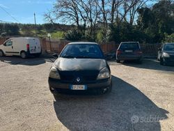 Usata 2004 Renault Clio II Luxe Due volumi | 1000 € (Molto cara)