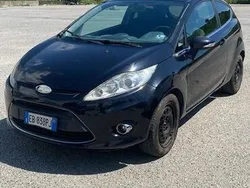 Usata 2010 Ford Fiesta Due volumi | 2800 € (Buon prezzo)