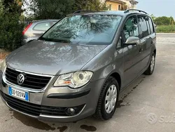 Grigio Usata 2007 VW Touran Monovolume | 4000 € (Buon prezzo)
