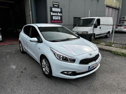 Bianco Usata 2013 Kia Ceed Due volumi | 8500 € (Molto cara)