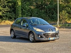 Grigio Usata 2010 Peugeot 207 Tre volumi | 3900 € (Buon prezzo)