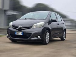 Grigio Usata 2012 Toyota Yaris Active Tre volumi | 5999 € (Buon prezzo)