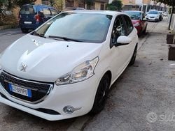 Bianco Usata 2012 Peugeot 208 Due volumi | 4500 € (Buon prezzo)