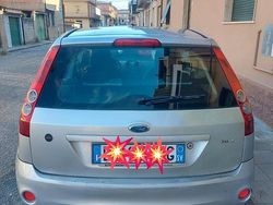 Usata 2008 Ford Fiesta Tre volumi | 1200 € (Ottimo prezzo)