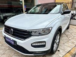 Bianco / tetto nero Usata 2018 VW T-Roc Style SUV | 18.990 € (Buon prezzo)