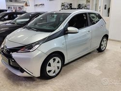 Grigio Usata 2017 Toyota Aygo X-play Due volumi | 10.900 € (Cara)