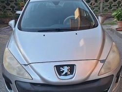 Grigio Usata 2010 Peugeot 308 Premium Tre volumi | 2300 € (Buon prezzo)