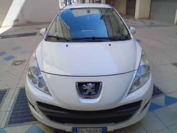 Bianco Usata 2012 Peugeot 207 Tre volumi | 5000 € (Molto cara)