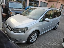 Grigio Usata 2012 VW Touran Comfortline Monovolume | 6900 € (Cara)