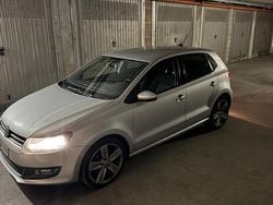 Grigio Usata 2010 VW Polo Tre volumi | 4800 € (Buon prezzo)