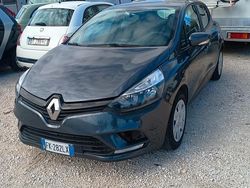 Grigio Usata 2017 Renault Clio IV Tre volumi | 7990 € (Buon prezzo)