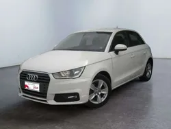 Bianco Usata 2015 Audi A1 Sportback Attraction Due volumi | 11.000 € (Buon prezzo)