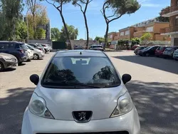 Bianco Usata 2013 Peugeot 107 Access Due volumi | 5500 € (Buon prezzo)