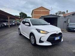 Bianco Usata 2025 Toyota Yaris Hybrid Active Due volumi | 19.890 € (Buon prezzo)