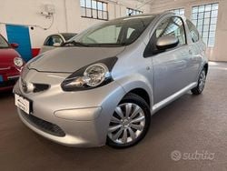 Grigio Usata 2006 Toyota Aygo Due volumi | 3400 € (Buon prezzo)
