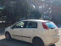 Bianco Usata 2009 Fiat Grande Punto Due volumi | 2600 € (Cara)
