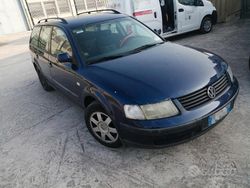 Blu Usata 1999 VW Passat Tre volumi | 500 € (Buon prezzo)