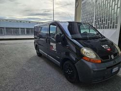 Nero Usata 2005 Renault Trafic Monovolume | 4950 € (Molto cara)