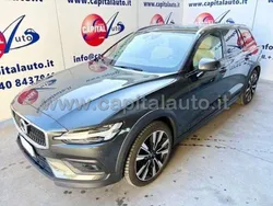 Grigio Usata 2021 Volvo V60 CC Business Edition Station wagon | 19.500 € (Ottimo prezzo)