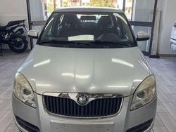 Grigio Usata 2009 Skoda Fabia Style Tre volumi | 3500 € (Buon prezzo)