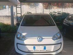 Bianco Usata 2015 VW up! Due volumi | 6000 € (Buon prezzo)
