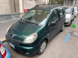 Verde Usata 2001 Toyota Yaris Verso Sol Monovolume | 2300 €