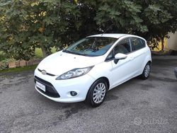 Bianco Usata 2011 Ford Fiesta Titanium Tre volumi | 5900 € (Cara)