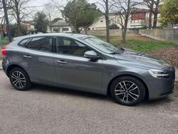 Grigio Usata 2017 Volvo V40 Momentum Tre volumi | 13.000 € (Buon prezzo)