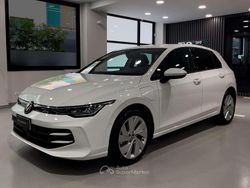 Bianco Nuova 2025 VW Golf VIII Life Tre volumi | 34.900 € (Ottimo prezzo)
